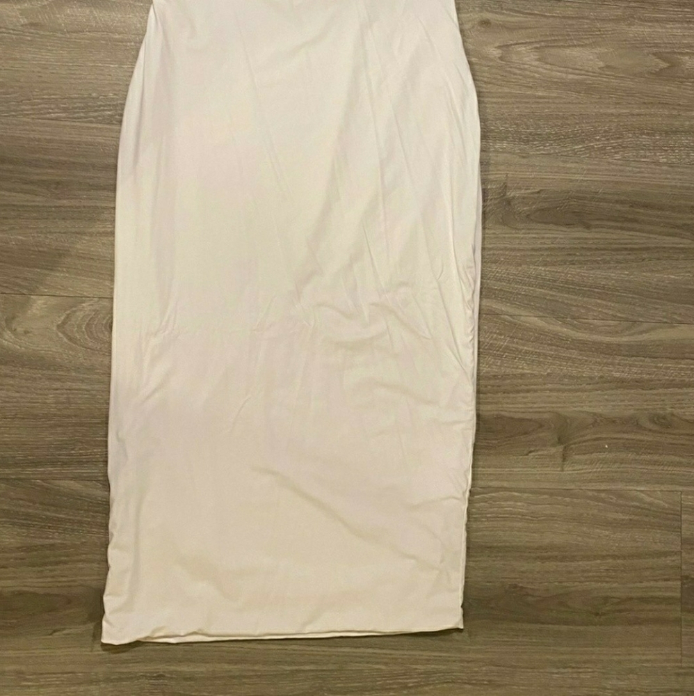 Rosetta Knotted One-shoulder Bodycon Midi Dress - Picture 6 of 9